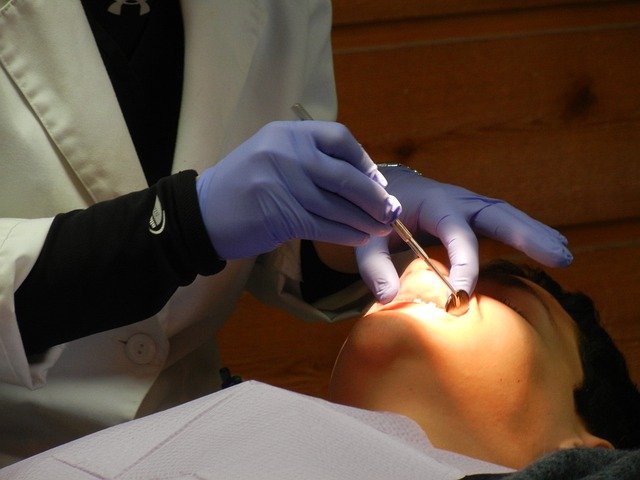 orthodontist-g9bf4f083d_640