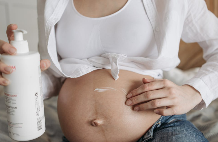 Prześwietlamy mit: Czy na początku ciąży boli brzuch jak przy okresie?